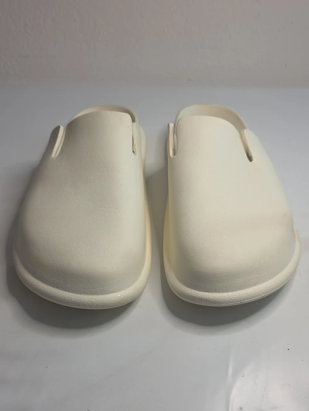 URBAN OUTFITTERS MOLDED EVA CLOGS MULES WHITE MENS 11 COMFORTABLE